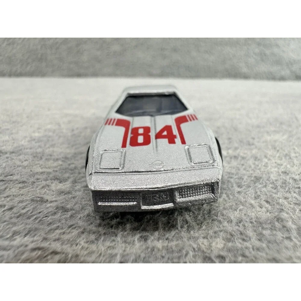 ROAD CHAMPS #38 Die Cast Silver 1984 Corvette Car T5